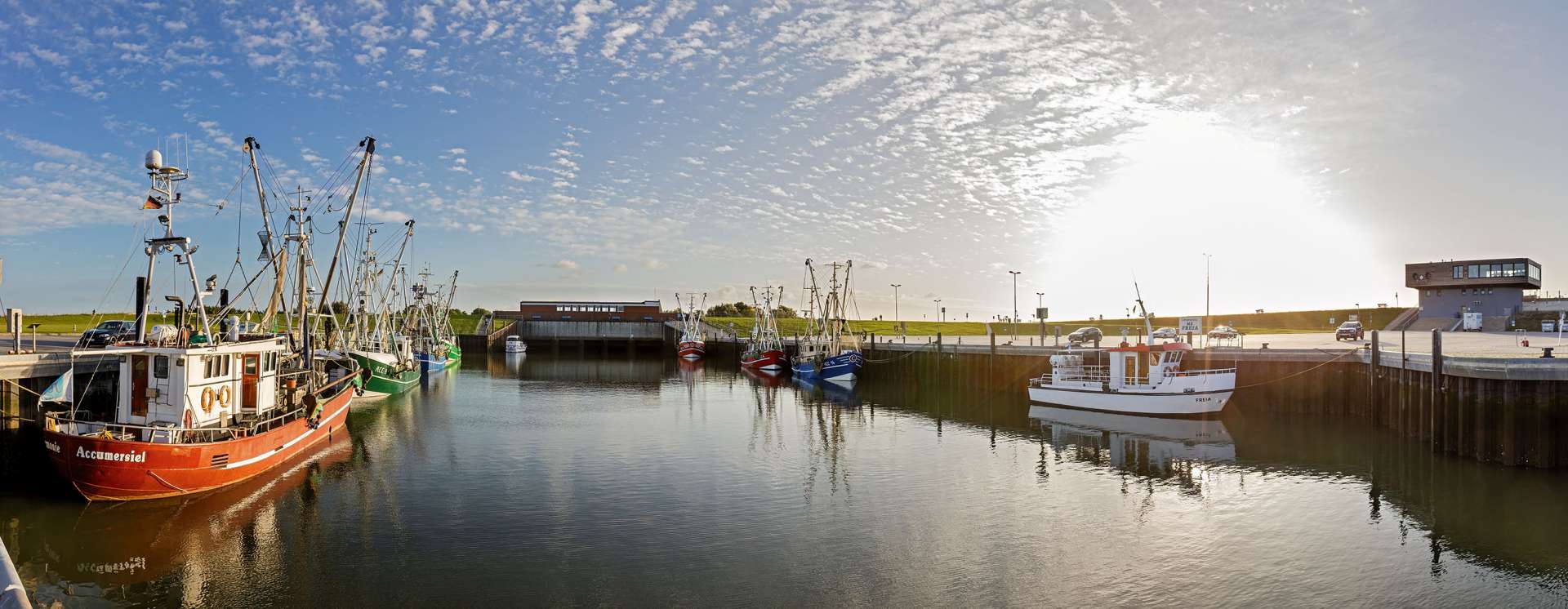 Dornumersiel, Hafen, Kutter, Schiffe, Ostfriesland, Niedersachsen, Deutschland Dornumersiel, Hafen, Kutter, Schiffe, Ostfriesland, Niedersachsen, Deutschland