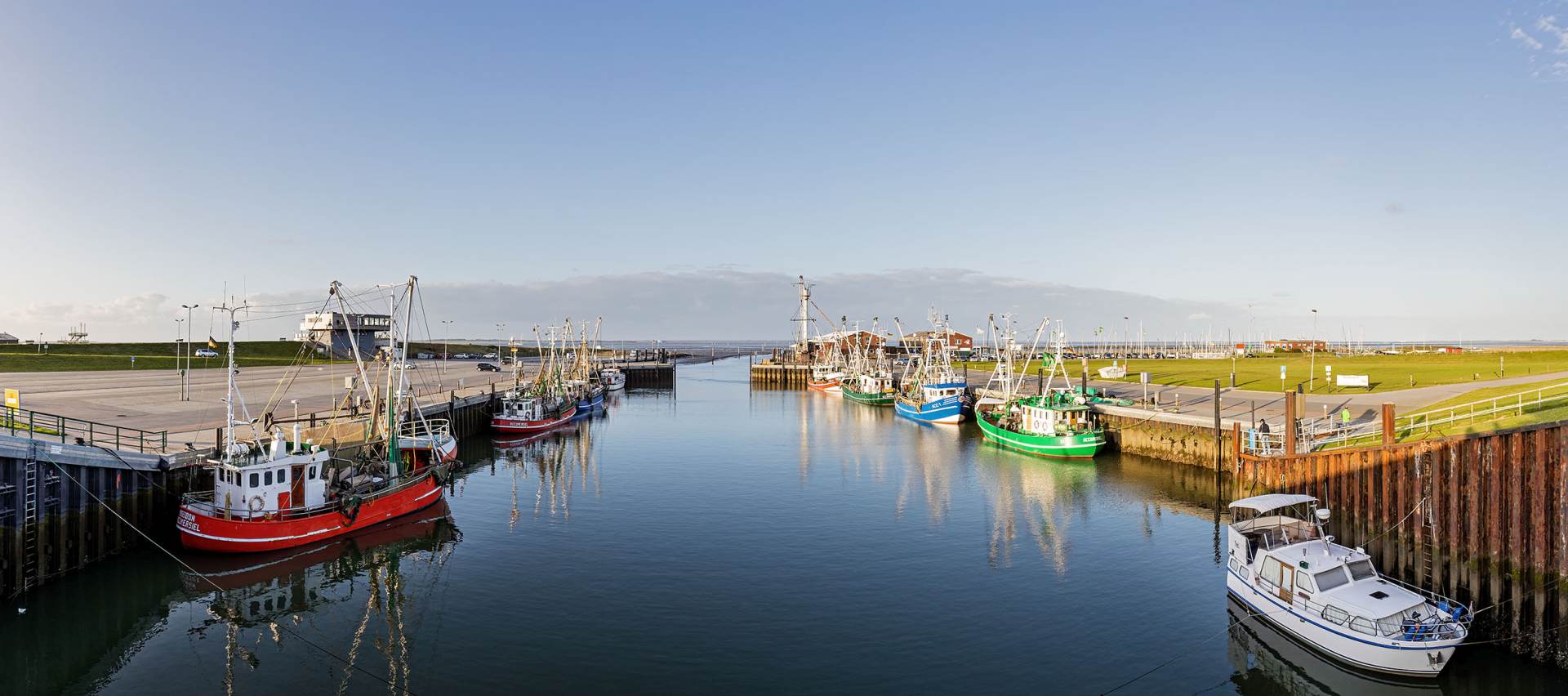 Dornumersiel, Hafen, Kutter, Schiffe, Ostfriesland, Niedersachsen, Deutschland Dornumersiel, Hafen, Kutter, Schiffe, Ostfriesland, Niedersachsen, Deutschland