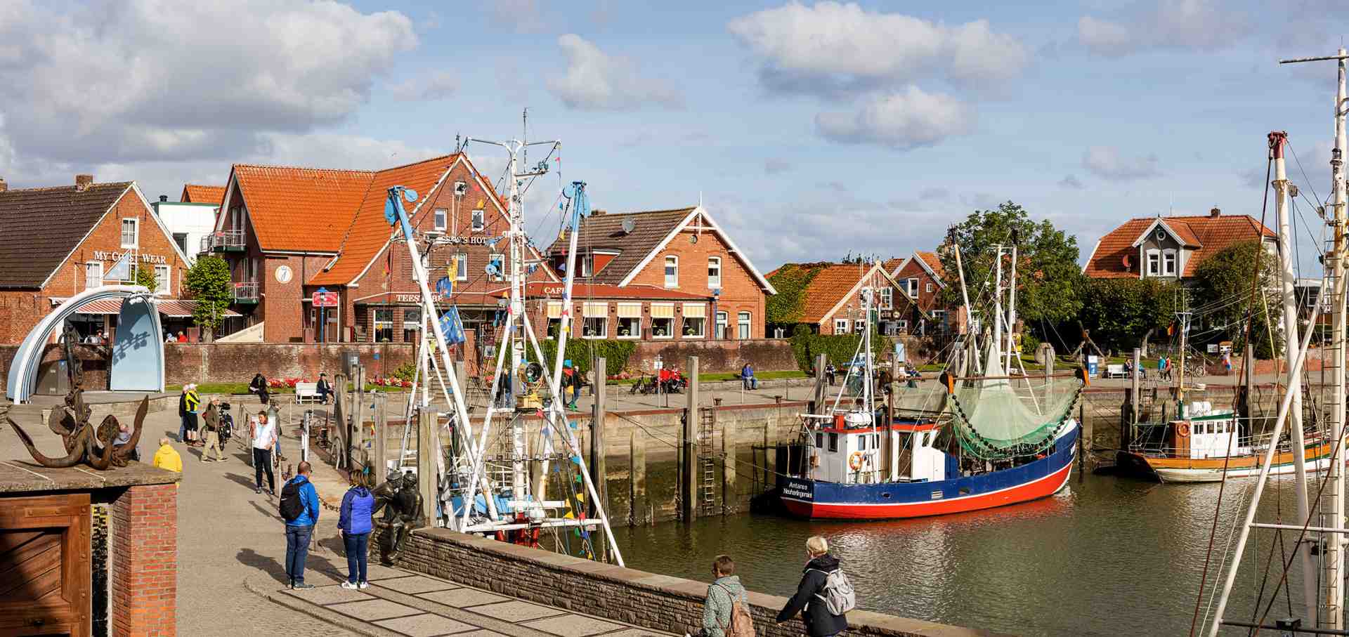 Neuharlingersiel, Hafen, Krabbenkutter, Boote, Ostfriesland, Niedersachsen, Deutschland Neuharlingersiel, Hafen, Krabbenkutter, Boote, Ostfriesland, Niedersachsen, Deutschland